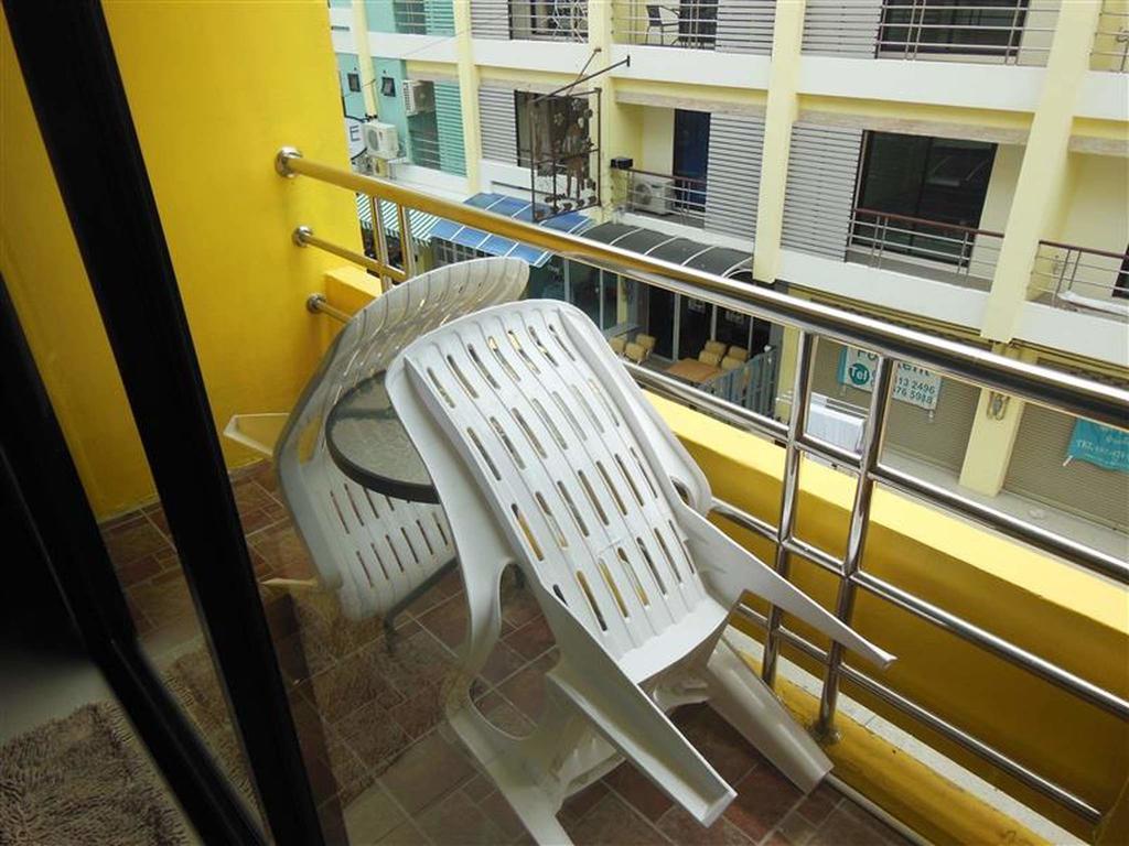 Boomerang Guesthouse And Bar Pattaya Ngoại thất bức ảnh